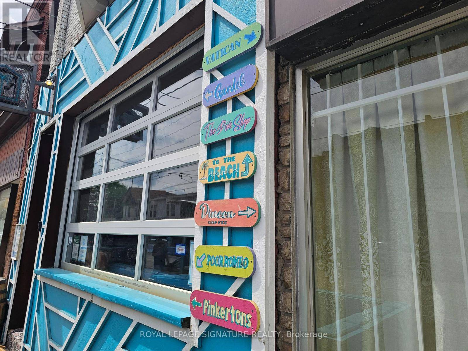 Toronto (south Riverdale), ON M4M1Z5,1036 GERRARD STREET E