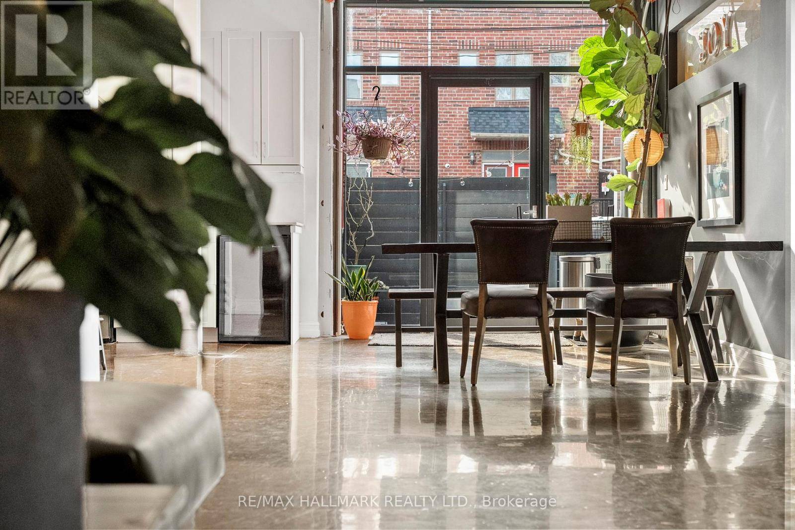 Toronto (greenwood-coxwell), ON M4L1B6,2B Minto ST #Loft 2