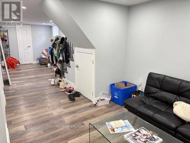 Toronto (birchcliffe-cliffside), ON M1N1X9,83 CLONMORE LOWER LEVEL DRIVE