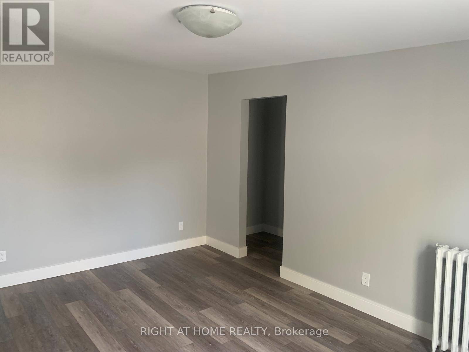 Oshawa (lakeview), ON L1H4M7,728-730 Simcoe ST South #6