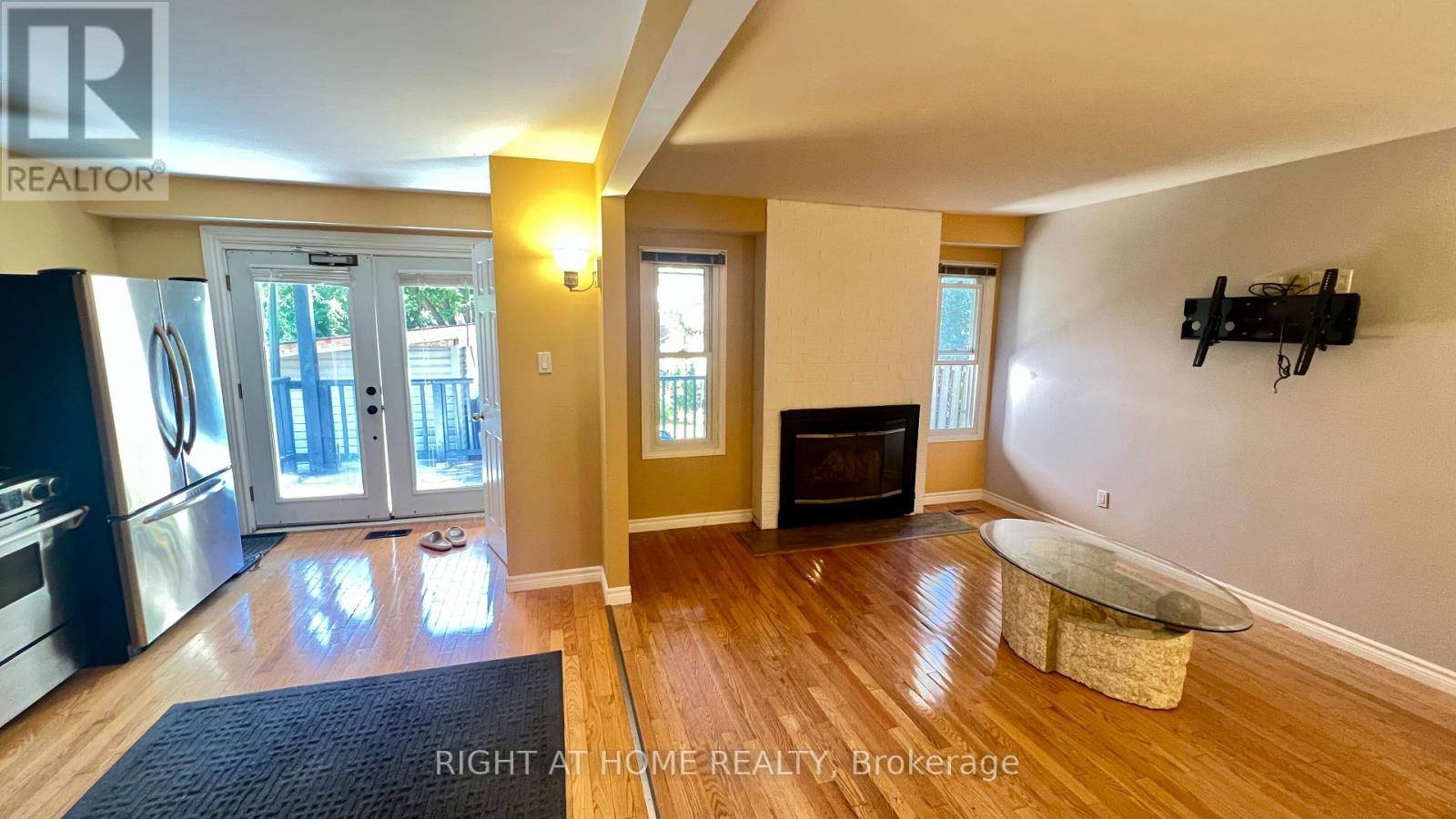 Toronto (birchcliffe-cliffside), ON M1N3W7,126 Sandown AVE #(Main)