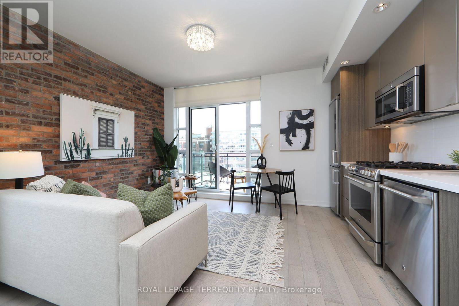 Toronto (south Riverdale), ON M4M0A6,88 Colgate AVE #631