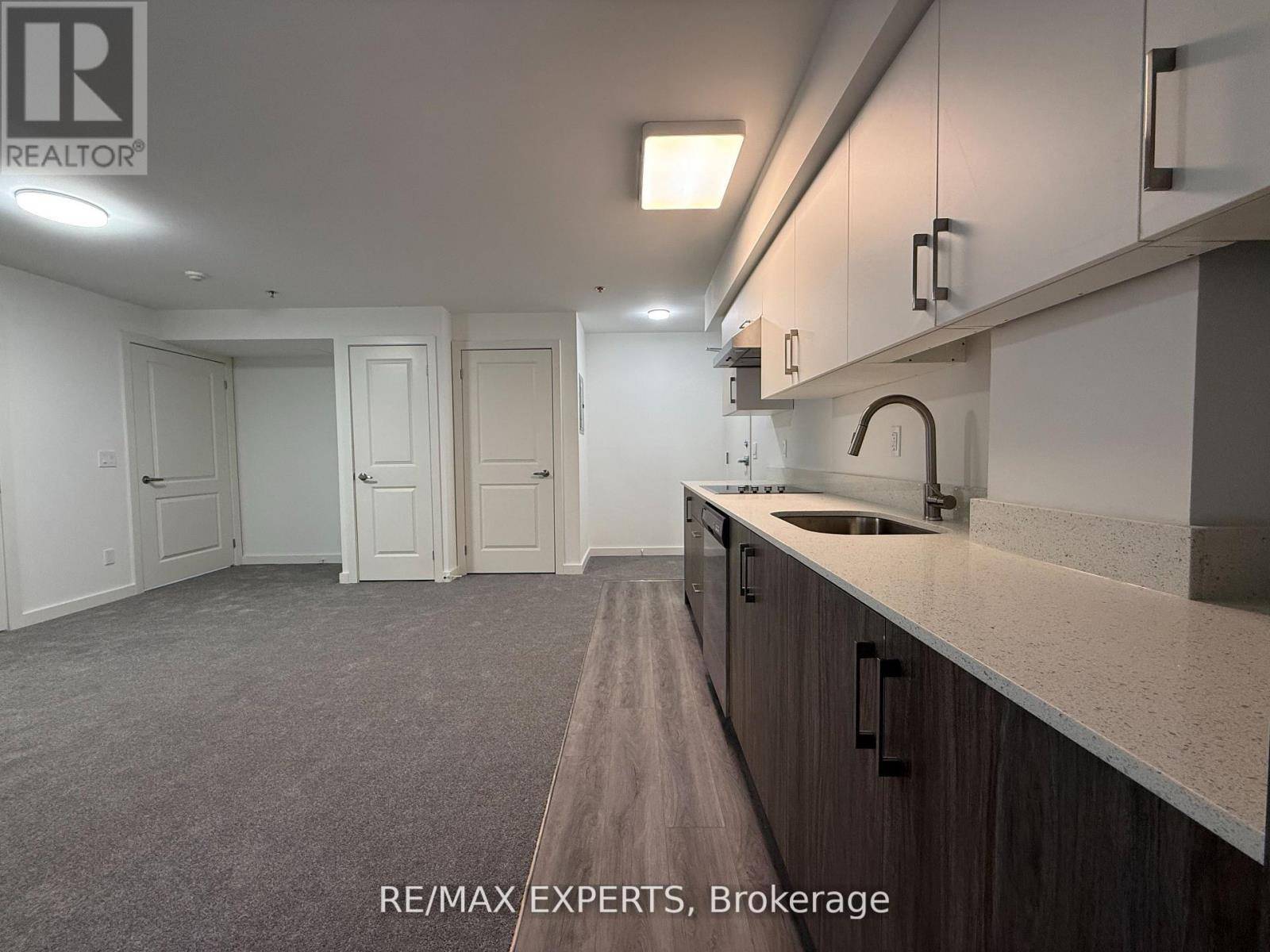 Toronto (greenwood-coxwell), ON M4L2V8,45 Connaught AVE #104