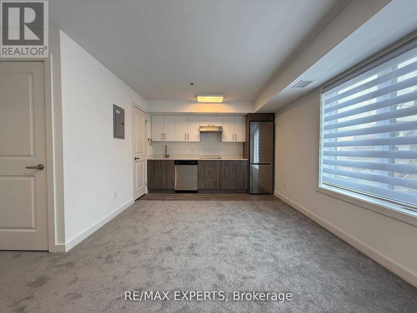 Toronto (greenwood-coxwell), ON M4L2V8,45 Connaught AVE #204