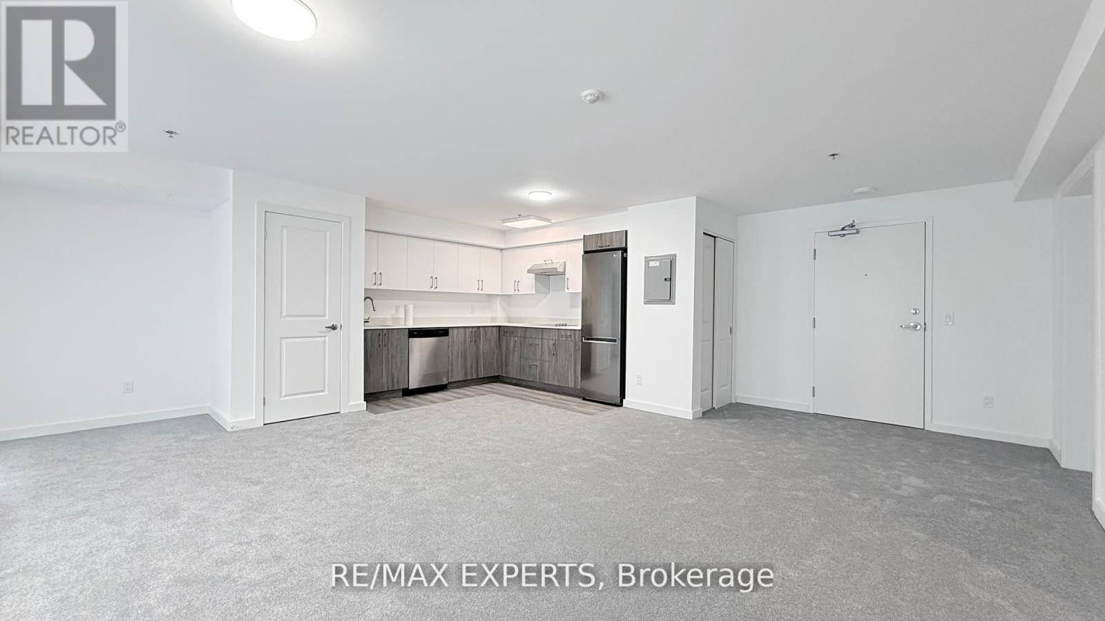 Toronto (greenwood-coxwell), ON M4L2V8,45 Connaught AVE #302