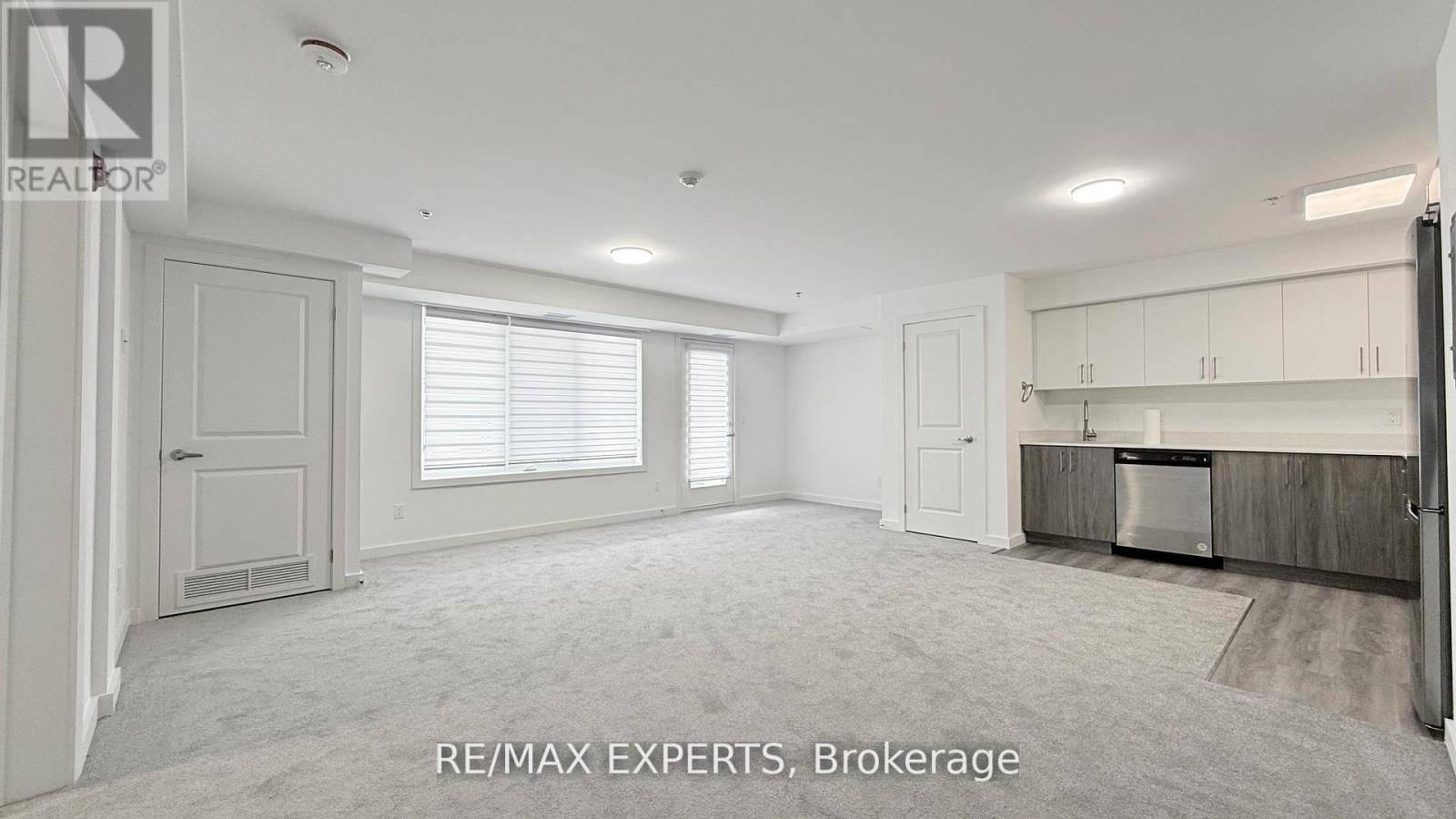 Toronto (greenwood-coxwell), ON M4L2V8,45 Connaught AVE #302