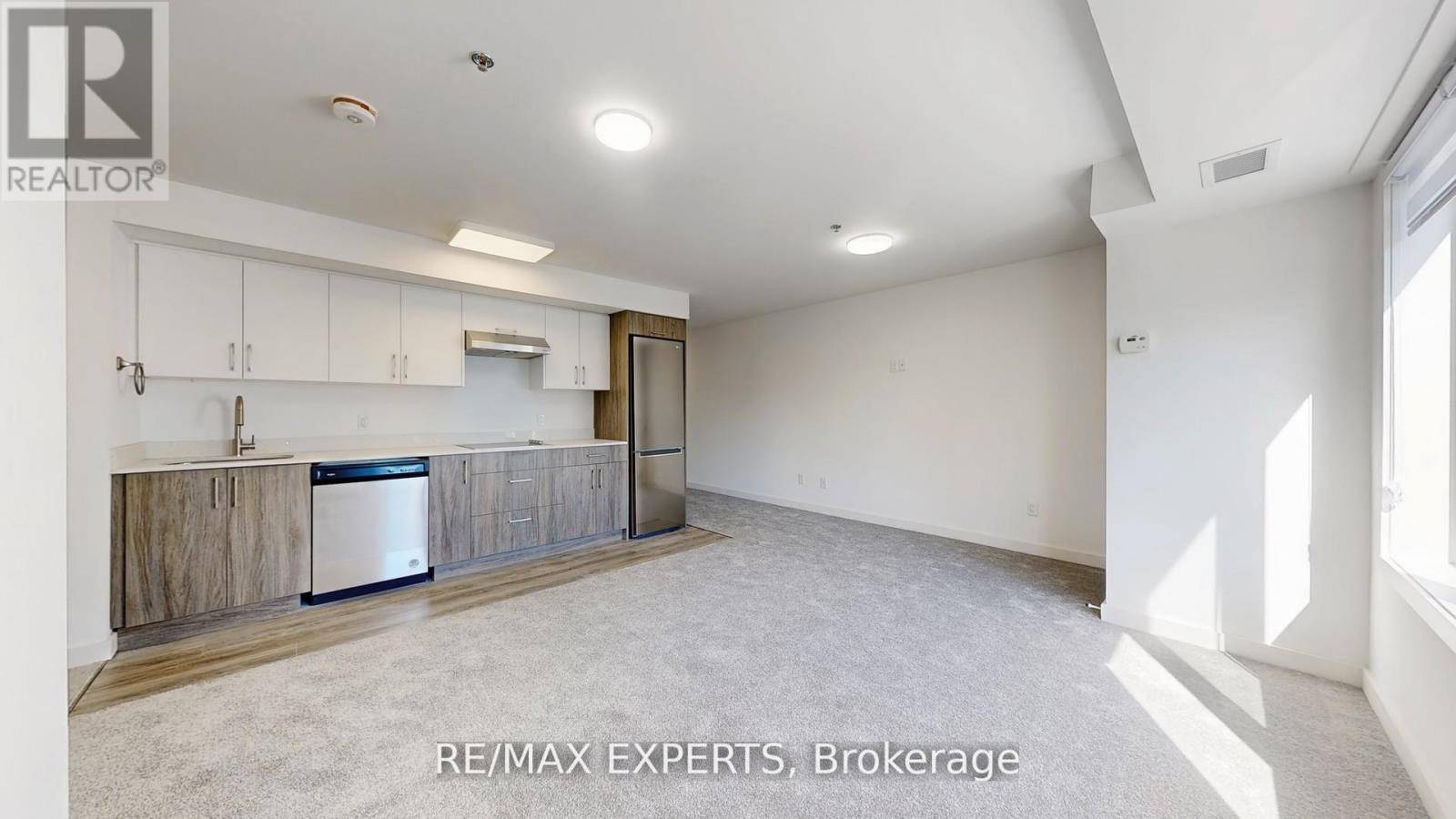 Toronto (greenwood-coxwell), ON M4L2V8,45 Connaught AVE #303