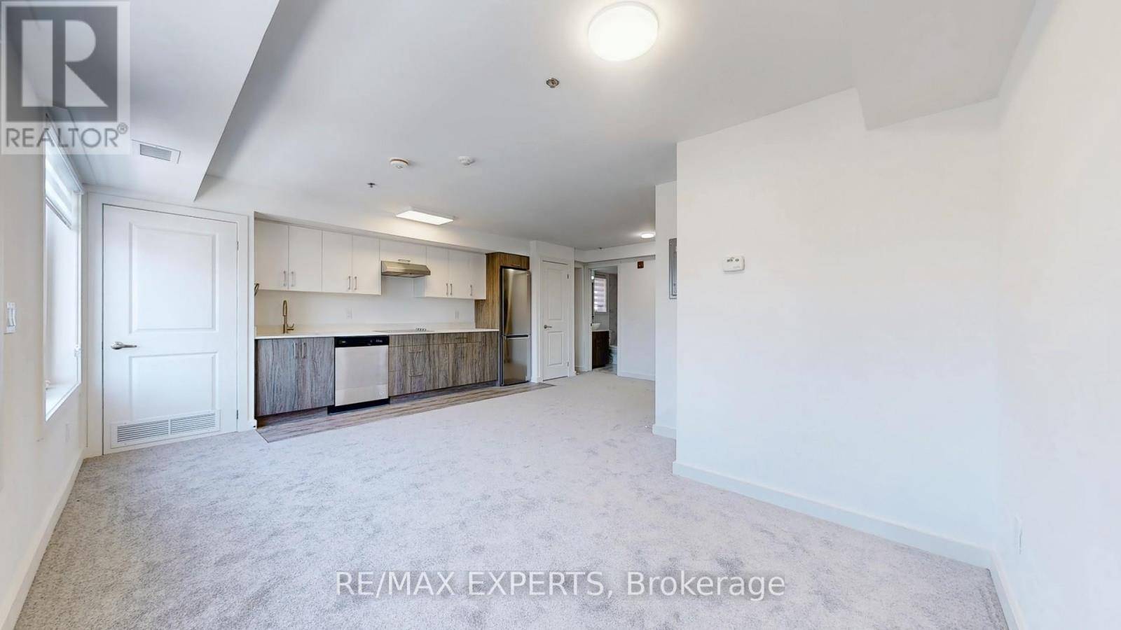 Toronto (greenwood-coxwell), ON M4L2V8,45 Connaught AVE #405