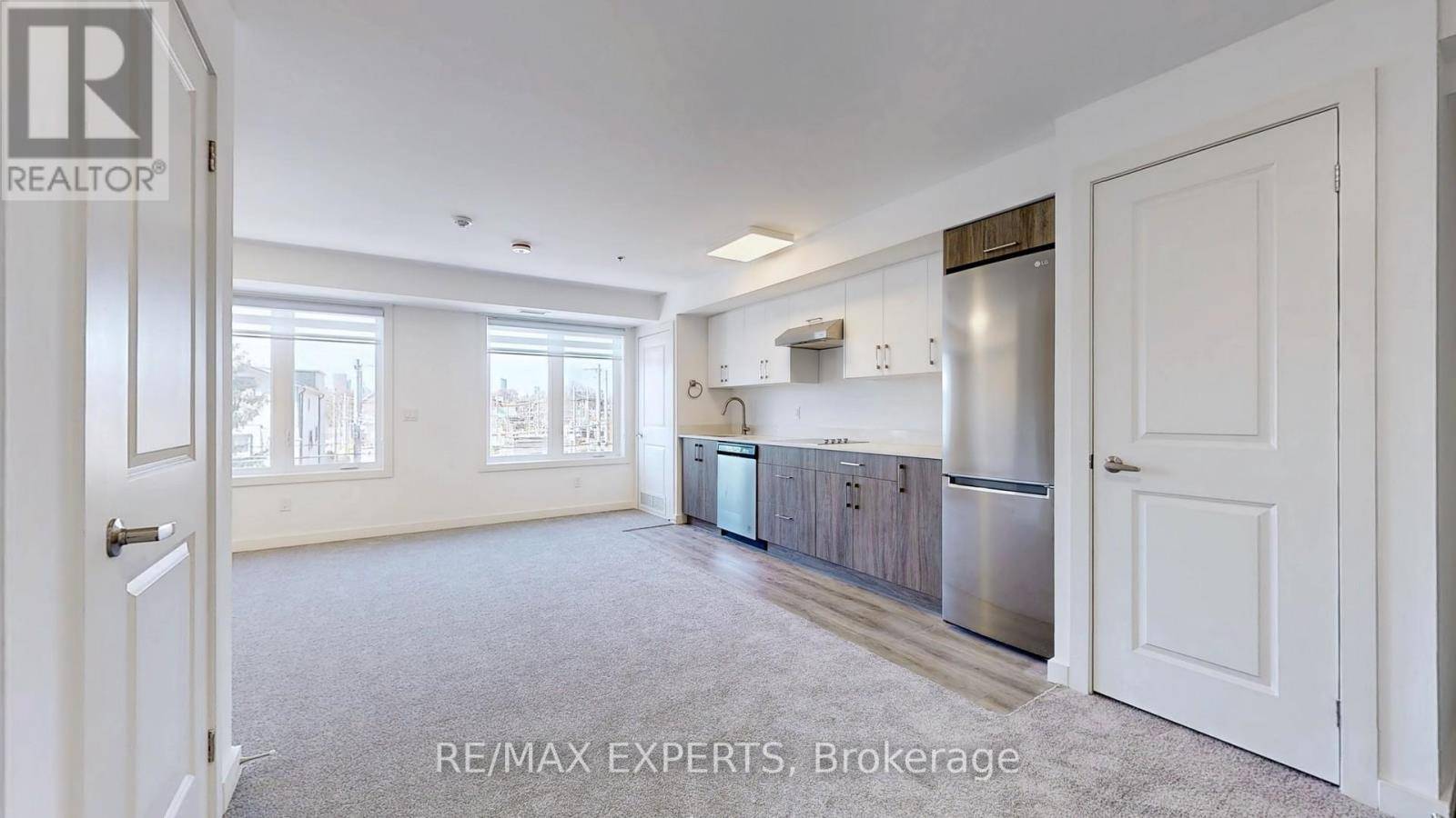 Toronto (greenwood-coxwell), ON M4L2V8,45 Connaught AVE #405