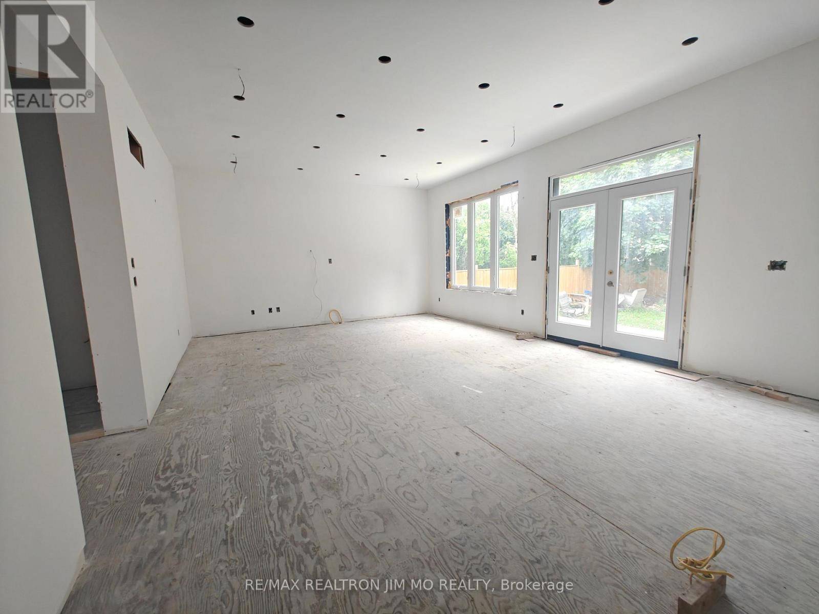 Toronto (clairlea-birchmount), ON M1K1Z2,6 COTTON AVENUE