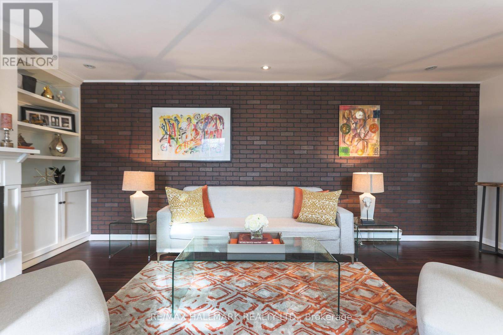 Toronto (north Riverdale), ON M4K2N3,451 BROADVIEW AVENUE