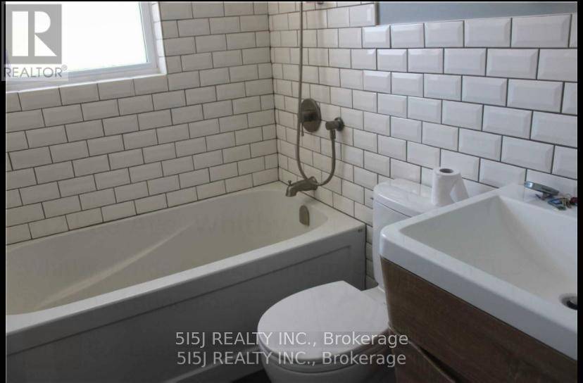Whitby (lynde Creek), ON L1N5L3,212 LEE AVENUE