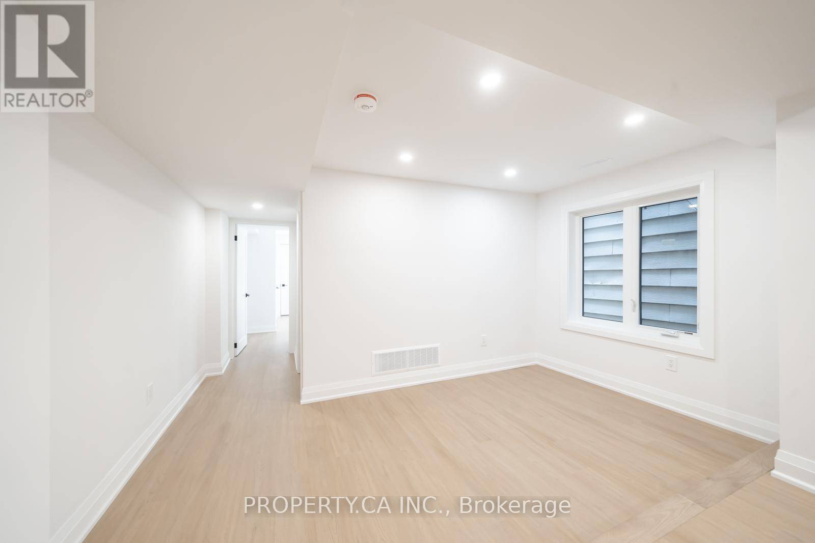 Toronto (greenwood-coxwell), ON M4L2V5,344 HIGHFIELD ROAD