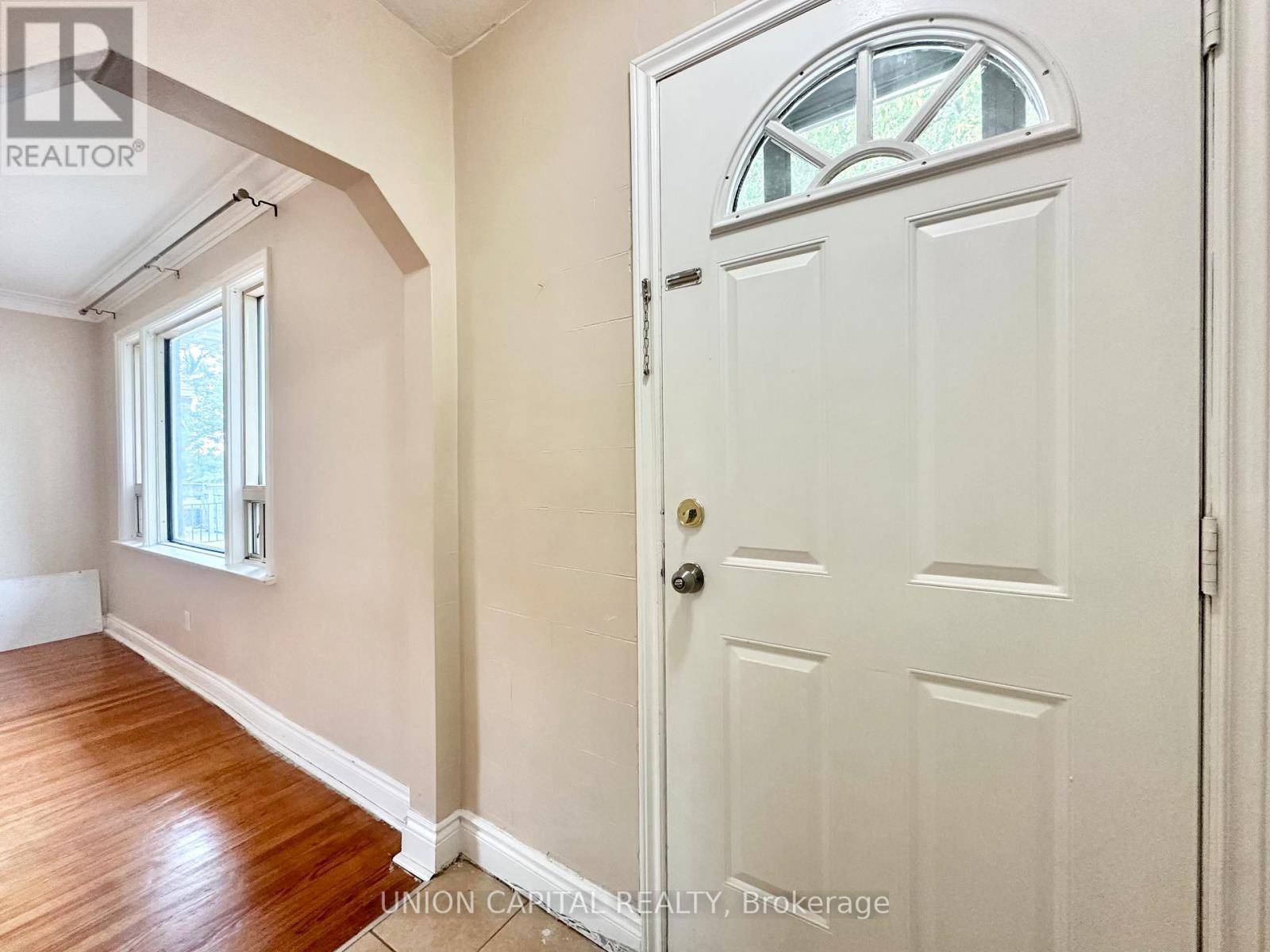 Toronto (dorset Park), ON M1P2K7,1048 Kennedy RD #Main Floor