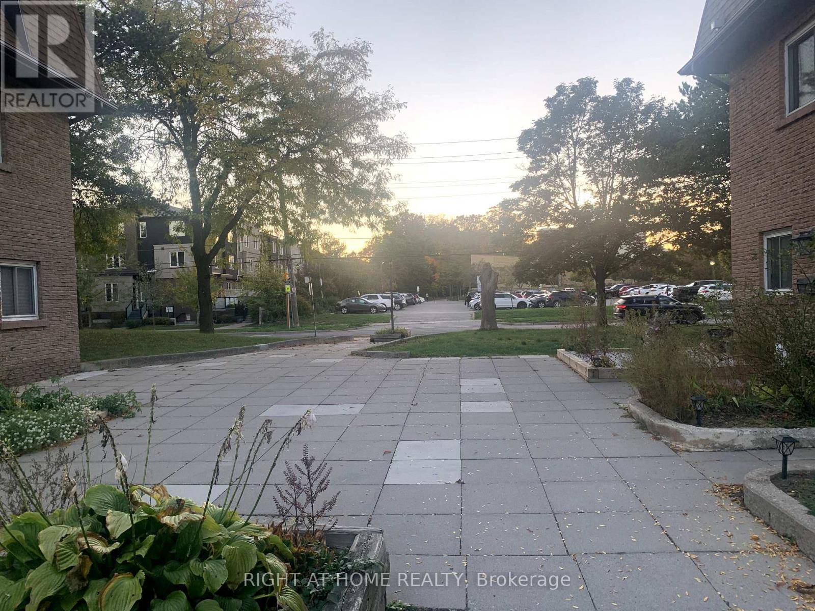 Toronto (west Hill), ON M1E4Y5,20 HAINFORD ST #4