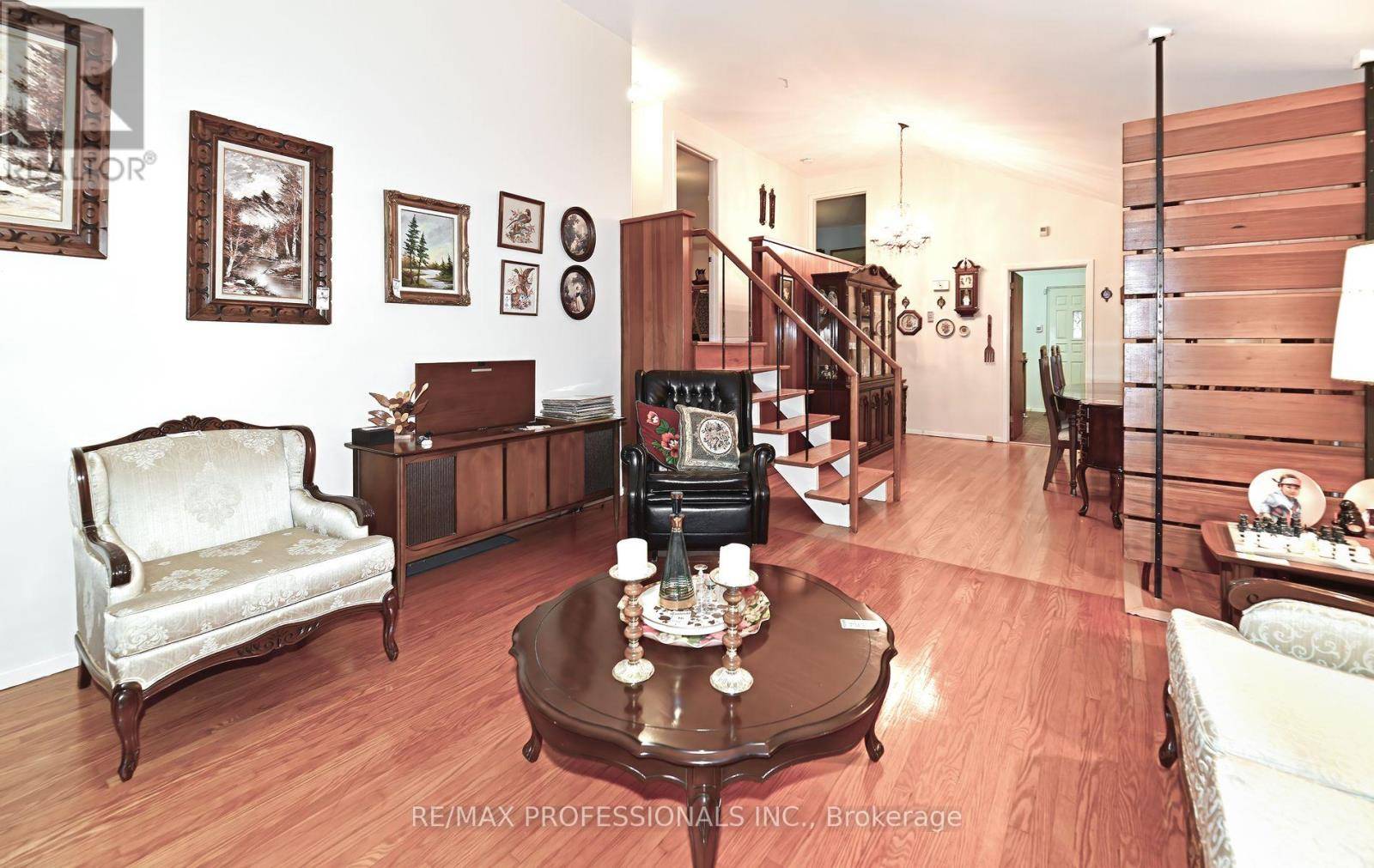 Toronto (bendale), ON M1P3L4,2 LESTERWOOD CRESCENT