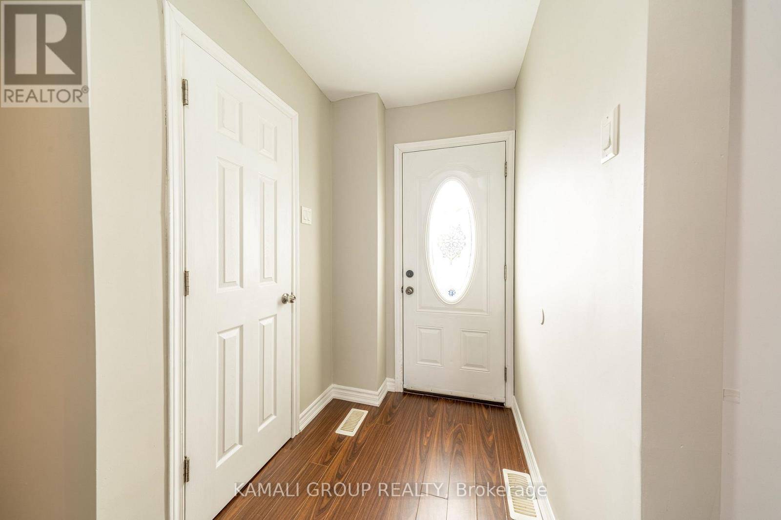 Oshawa (centennial), ON L1G2Y7,913 CARNABY CRESCENT