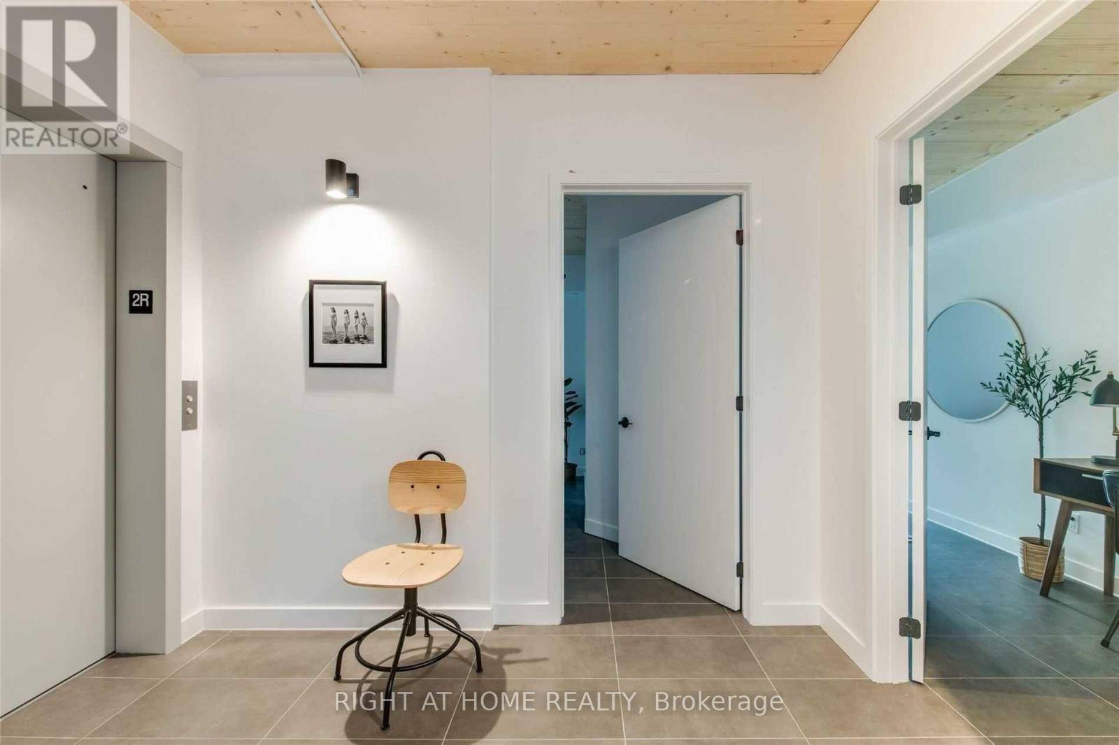 Toronto (greenwood-coxwell), ON M4L1E5,1598 Queen ST East #302