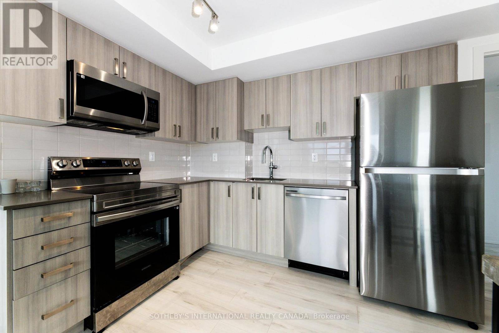 Pickering (bay Ridges), ON L1W0C4,1435 Celebration DR #303