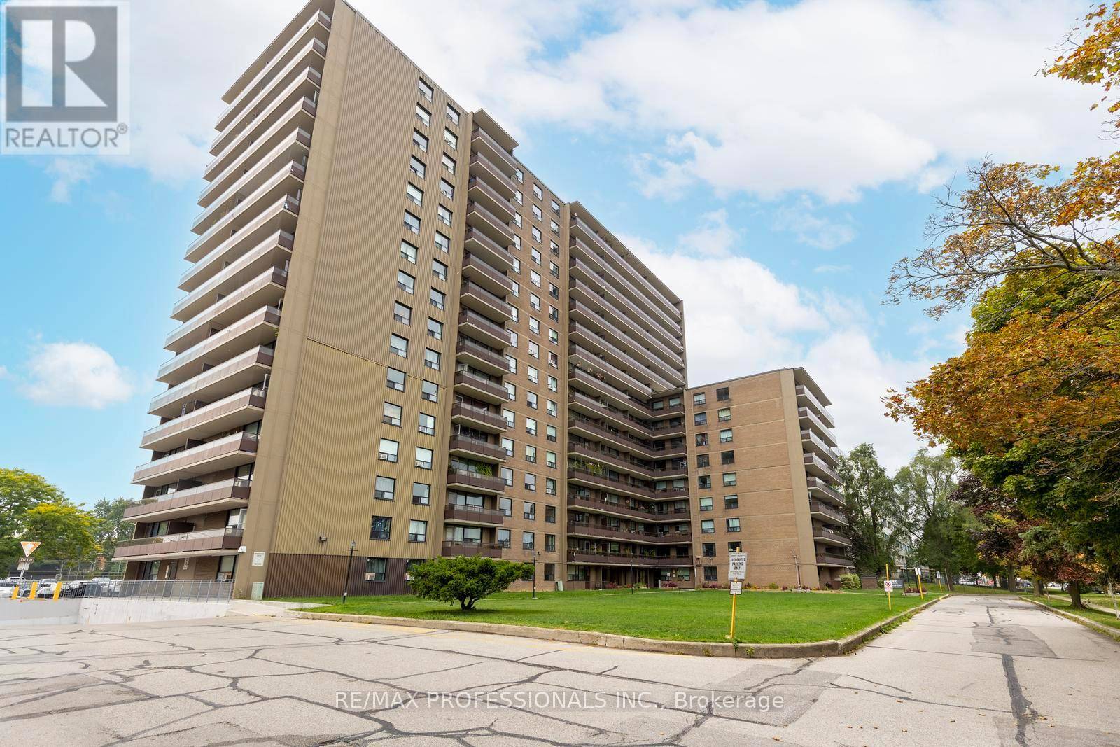 Toronto (scarborough Village), ON M1M2Z9,180 Markham RD #811