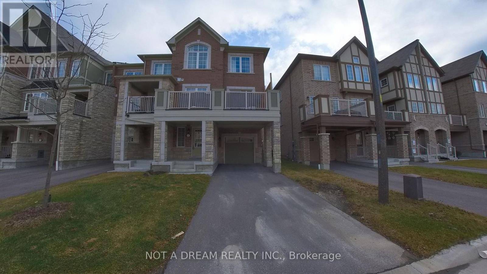 Whitby, ON L1P0E4,11 BLUEGILL CRESCENT
