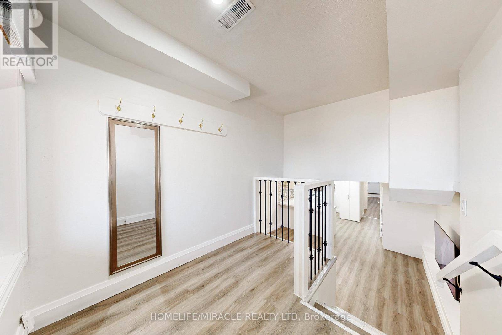 Toronto (blake-jones), ON M4J3H3,590 Jones AVE #Basemnt