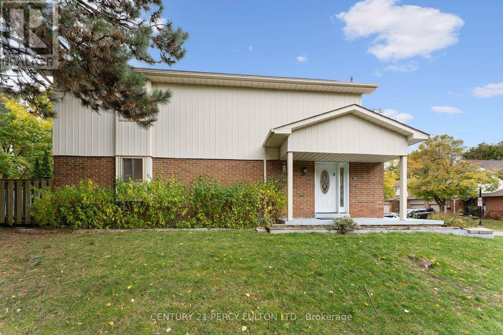 Toronto (dorset Park), ON M1P4W3,34 Dundalk DR #1
