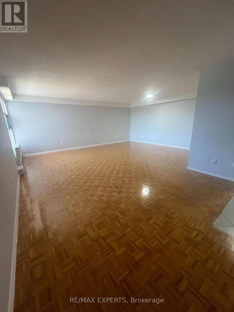 Oshawa (lakeview), ON L1J1P5,123 Bloor ST West #307