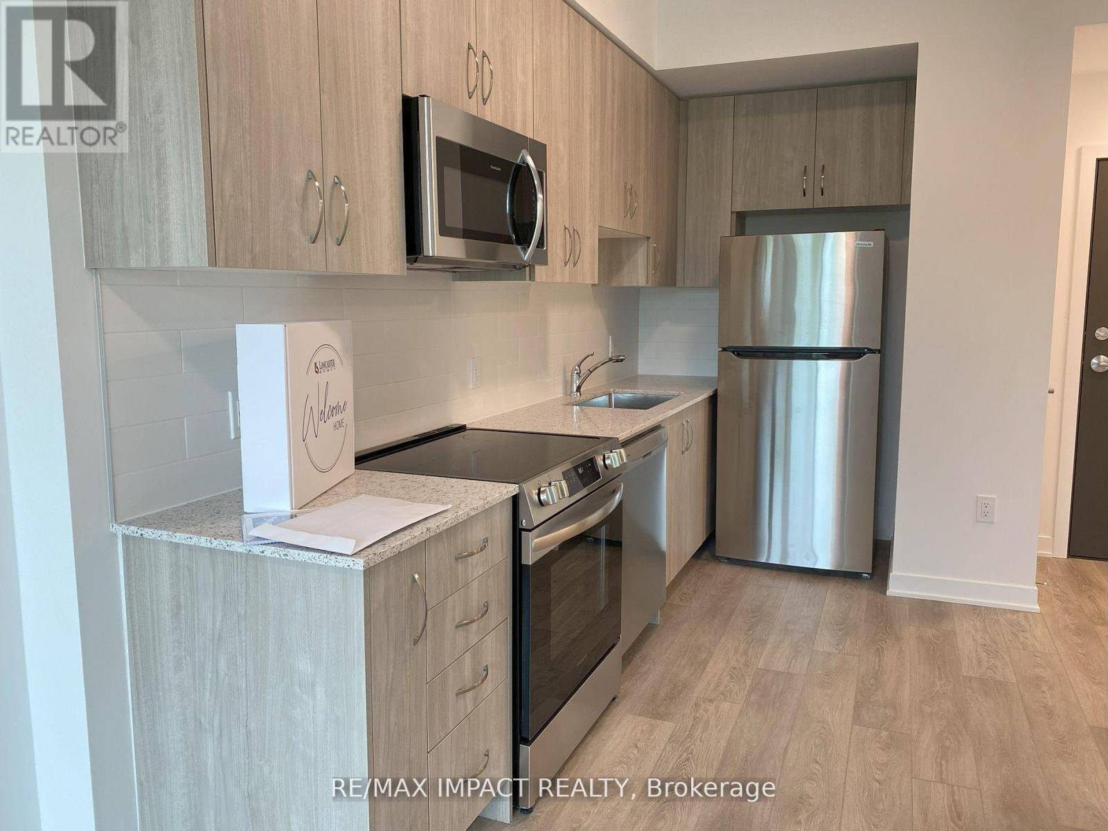 Oshawa (windfields), ON L1L0W9,385 Arctic Red DR #224