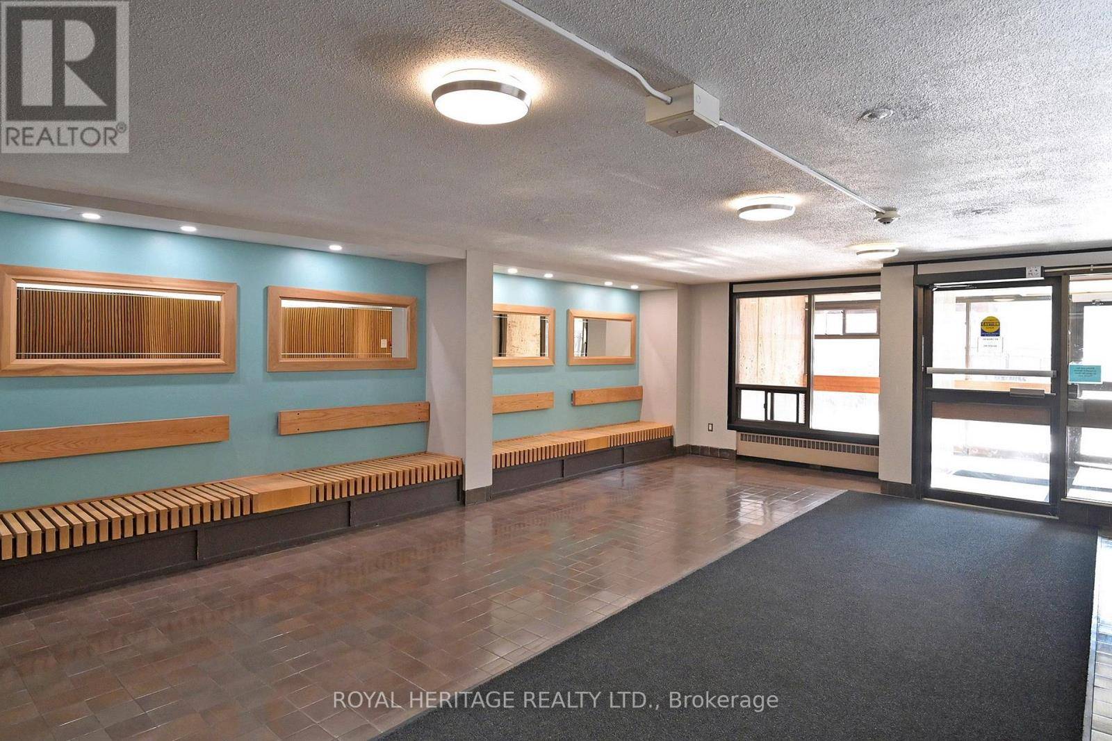 Toronto (crescent Town), ON M4C5L5,3 Massey SQ #301