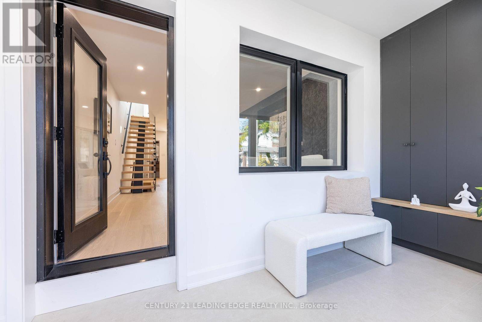 Toronto (south Riverdale), ON M4M3B2,12 MARIGOLD AVENUE