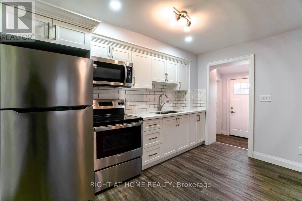 Oshawa (lakeview), ON L1H4K8,865 Simcoe ST South #Unit 2