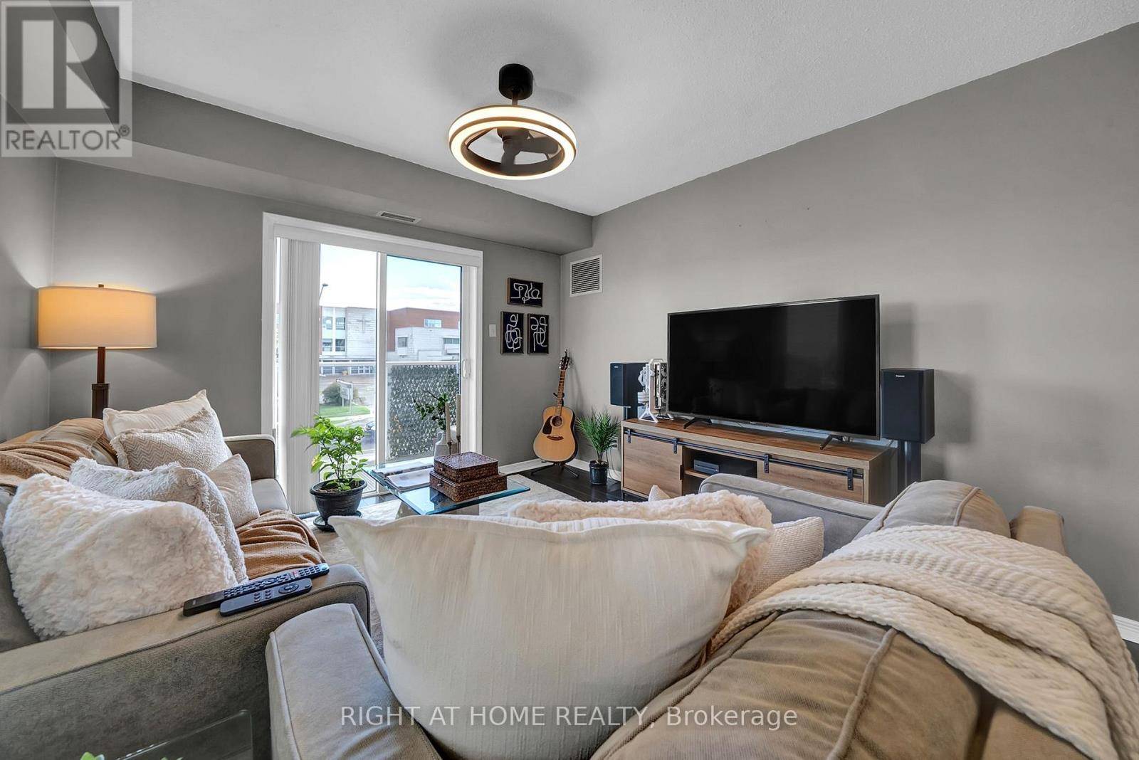 Clarington (bowmanville), ON L1C0H1,132 Aspen Springs DR #205