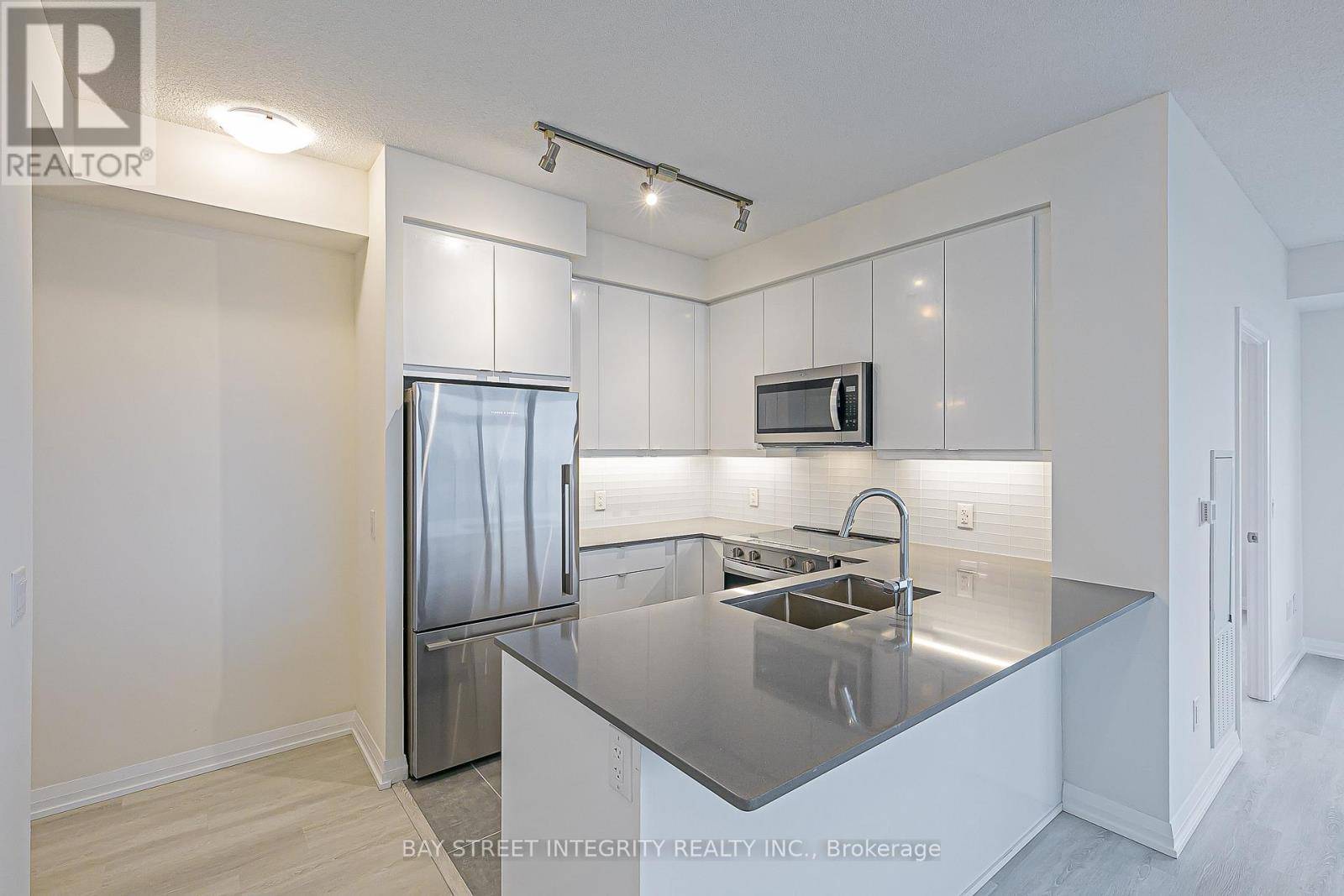 Toronto (tam O'shanter-sullivan), ON M1T3K3,3260 SHEPPARD AVE East #710