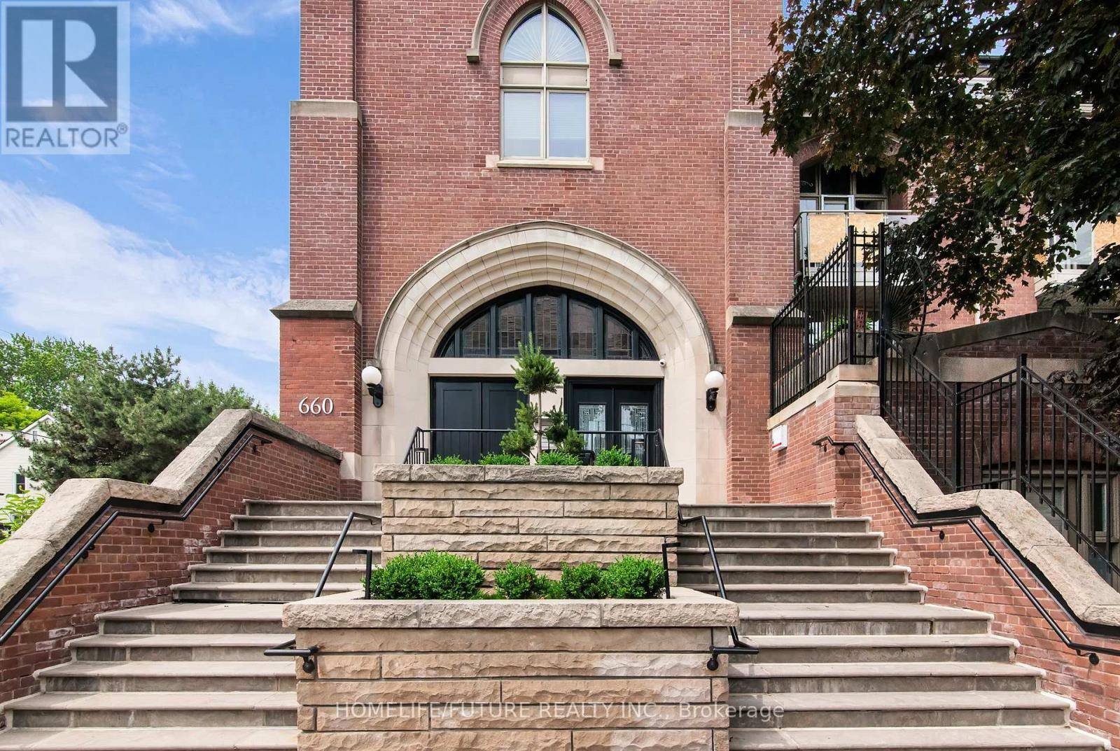 Toronto (north Riverdale), ON M4K3S5,660 Pape AVE #102