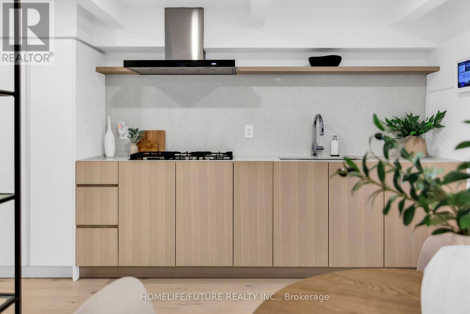 Toronto (north Riverdale), ON M4K3S5,660 Pape AVE #102