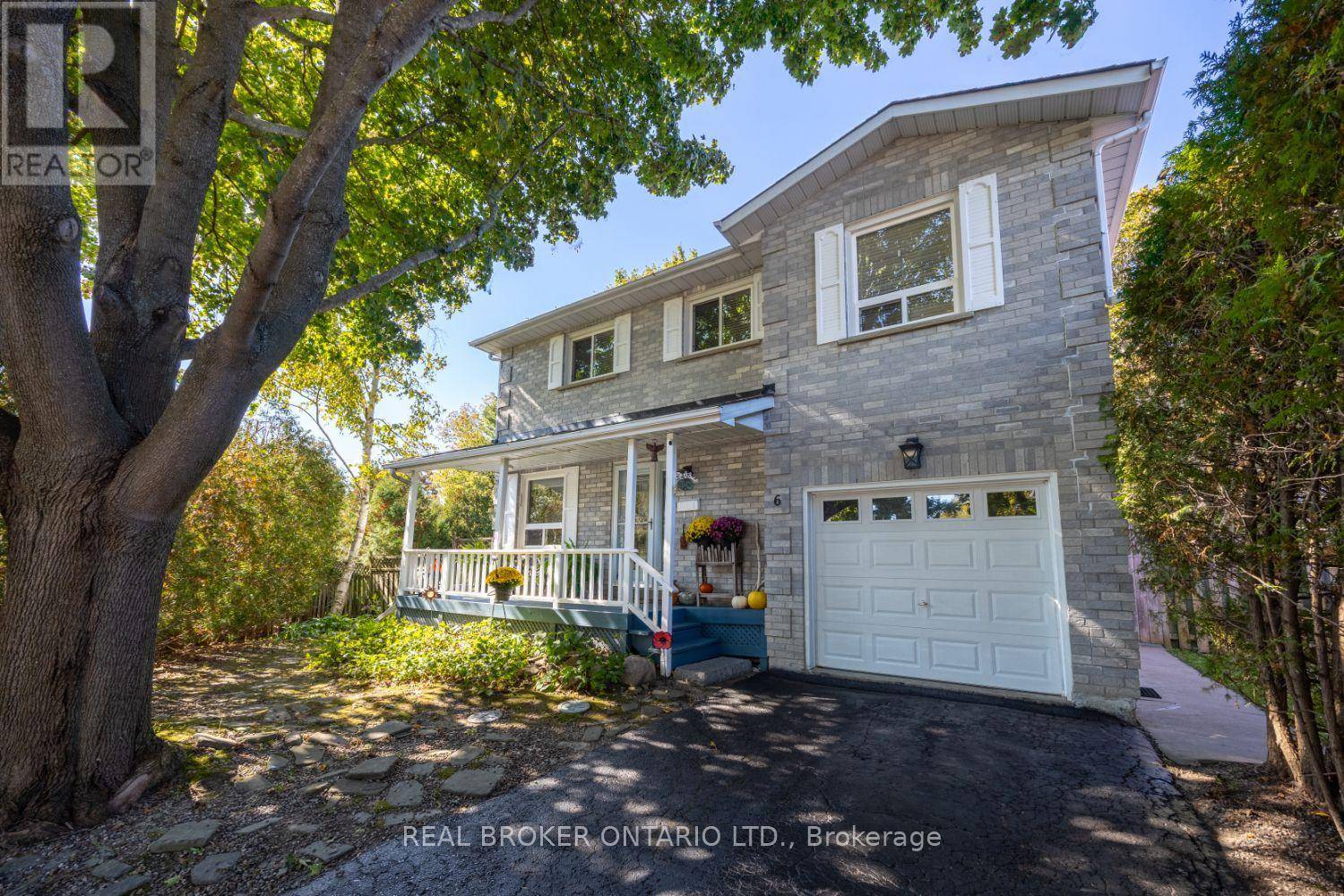 Clarington (newcastle), ON L1B1J5,6 ANDREW COURT