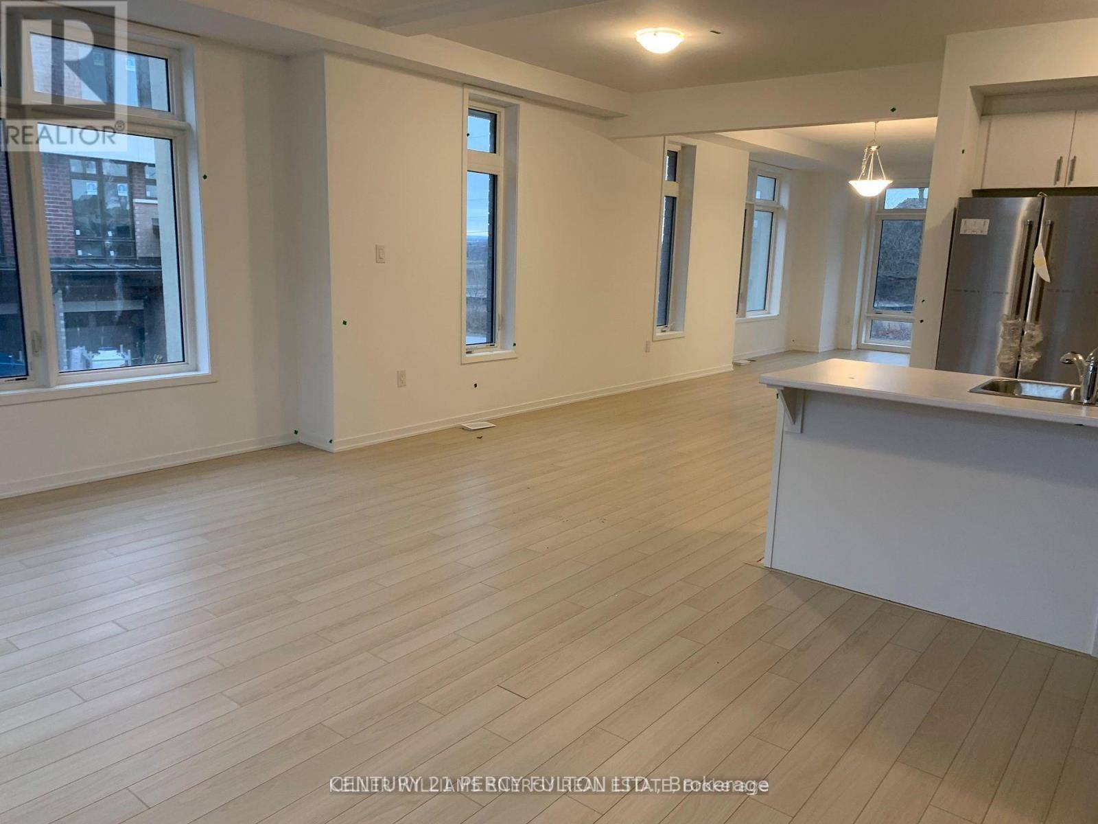 Oshawa (samac), ON L1K0Y7,741 CONLIN RD E ROAD