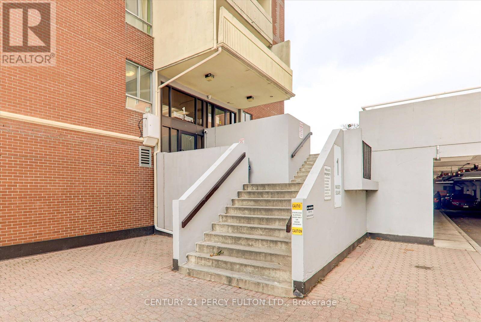 Toronto (crescent Town), ON M4C5L5,1 Massey SQ #605