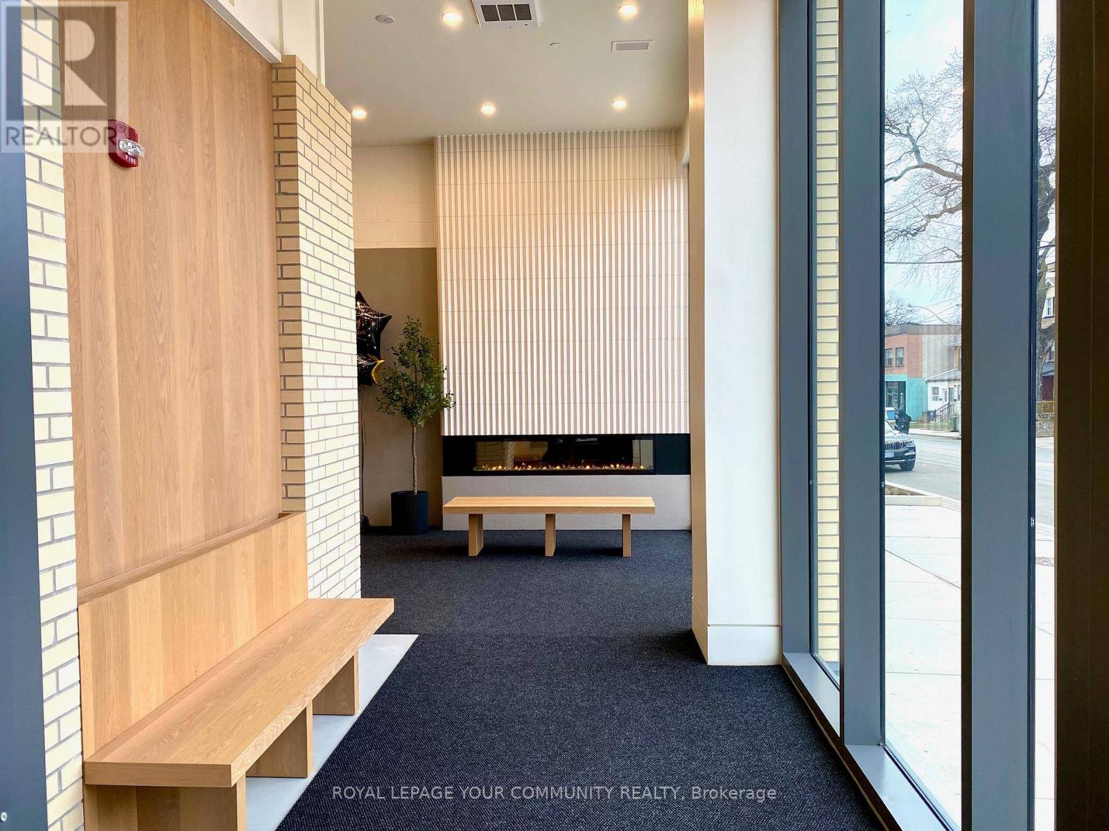 Toronto (north Riverdale), ON M4K0A5,495 Logan AVE #308