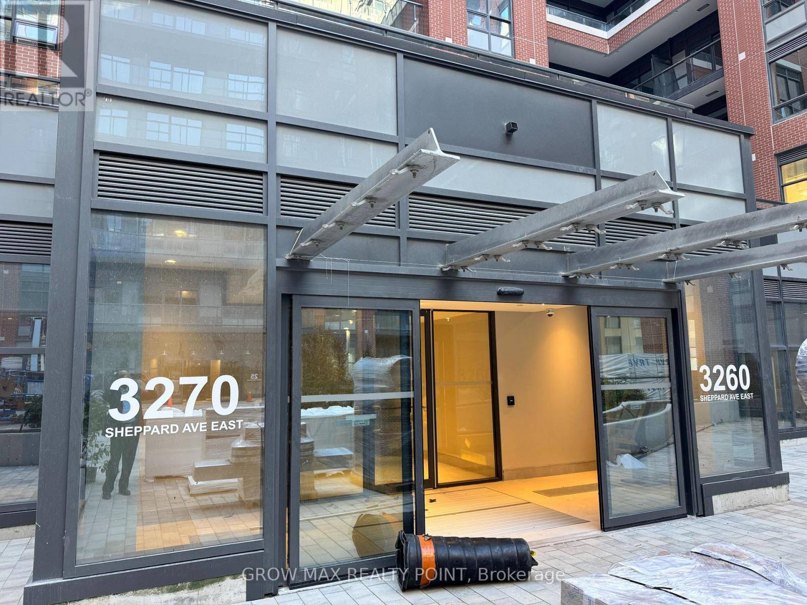 Toronto (tam O'shanter-sullivan), ON M1T3K3,3270 Sheppard AVE East #2823