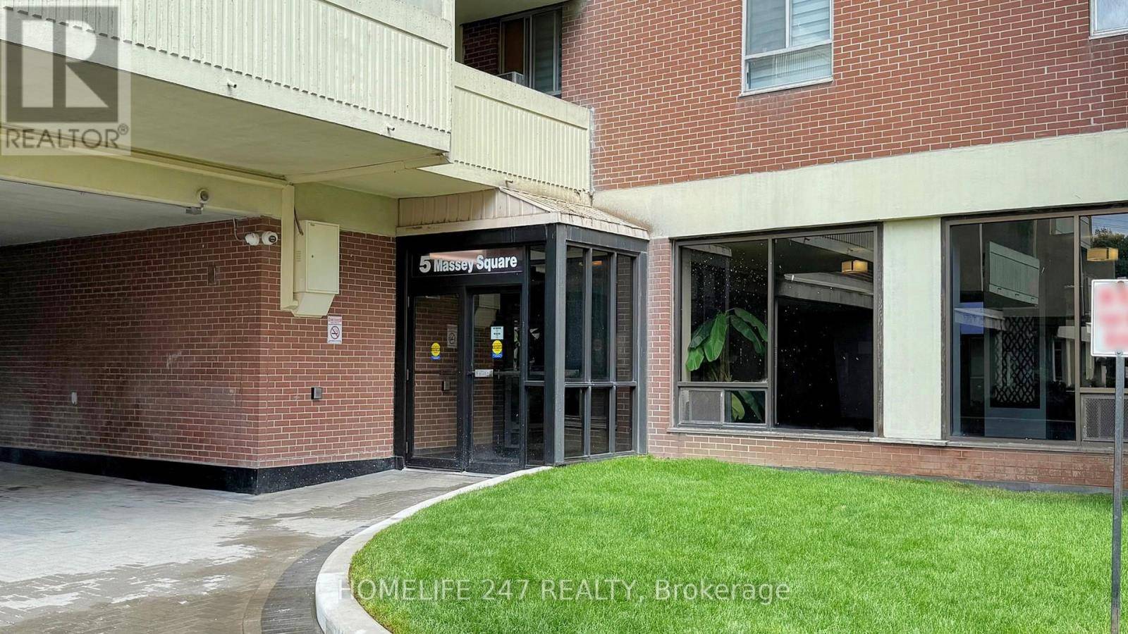 Toronto (crescent Town), ON M4C5L6,5 Massey SQ #Ph 04