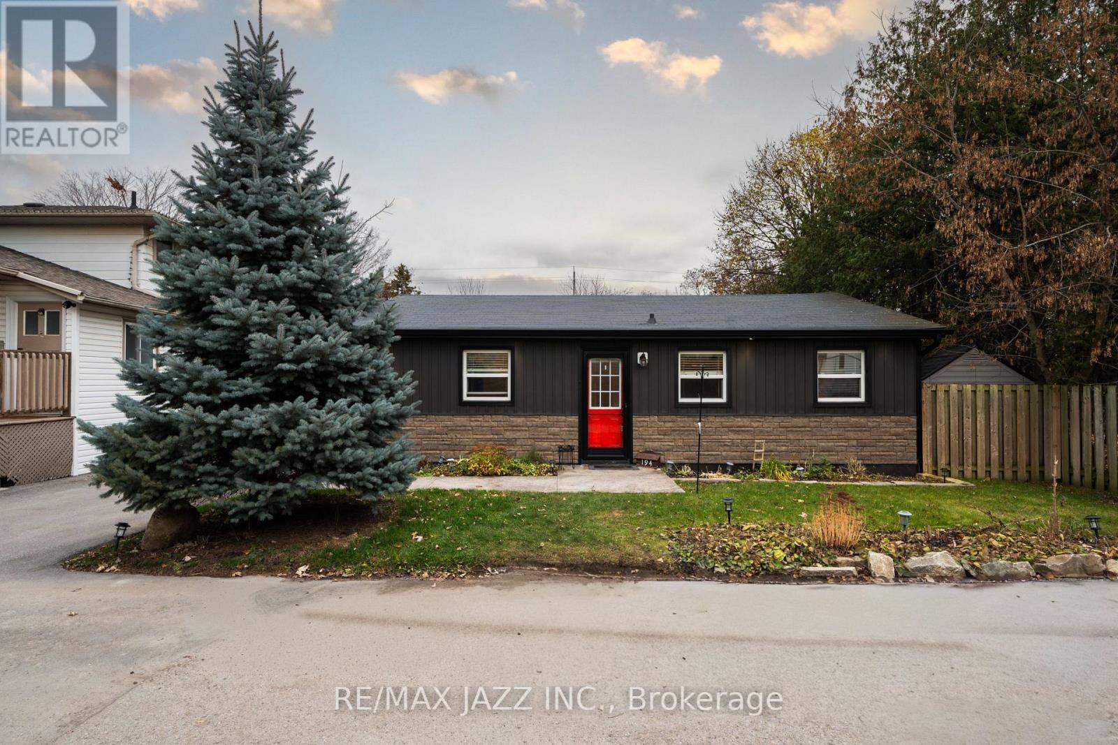 Clarington (bowmanville), ON L1C2M5,194 LIBERTY STREET N