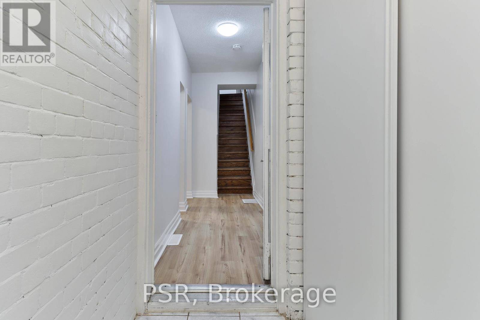 Toronto (greenwood-coxwell), ON M4L3B2,212 COXWELL AVENUE