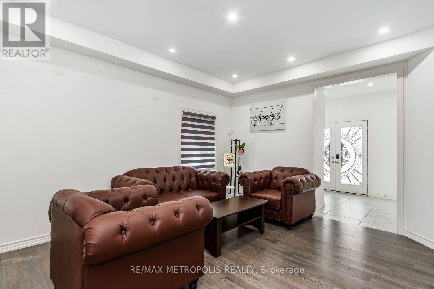 Clarington (bowmanville), ON L1C0V8,93 ELEPHANT HILL DRIVE