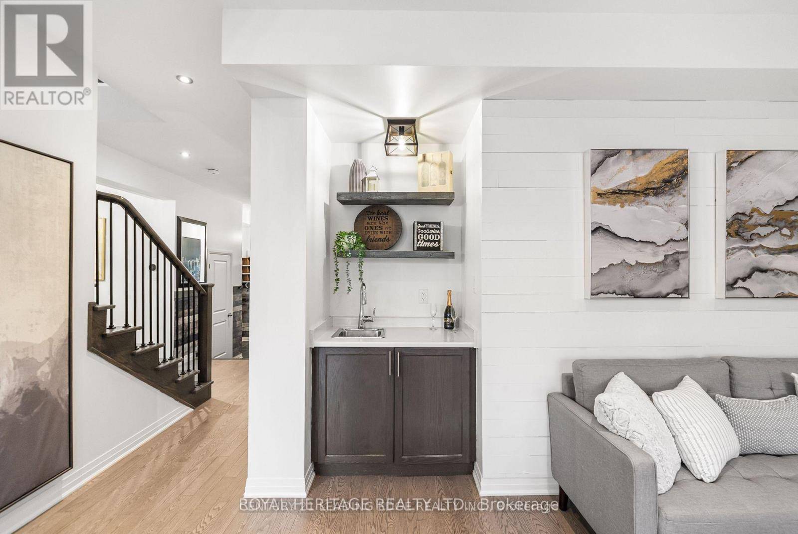 Clarington (bowmanville), ON L1C4A7,15 LARKIN LANE