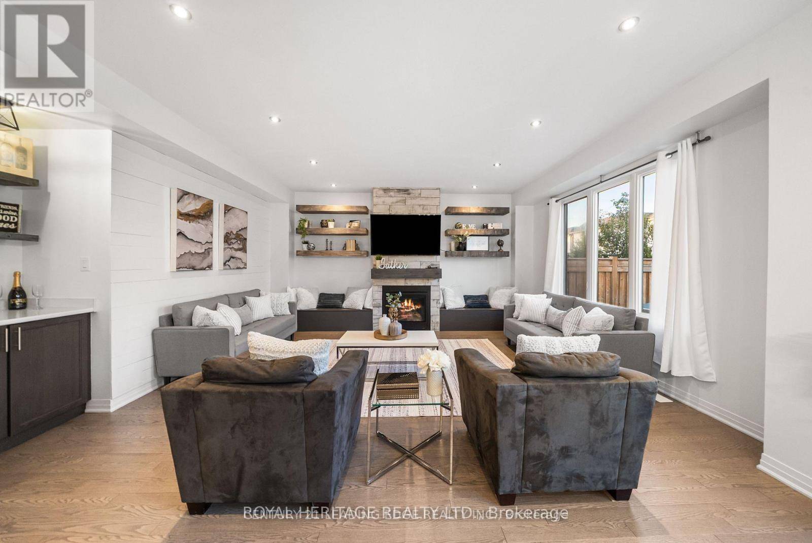 Clarington (bowmanville), ON L1C4A7,15 LARKIN LANE