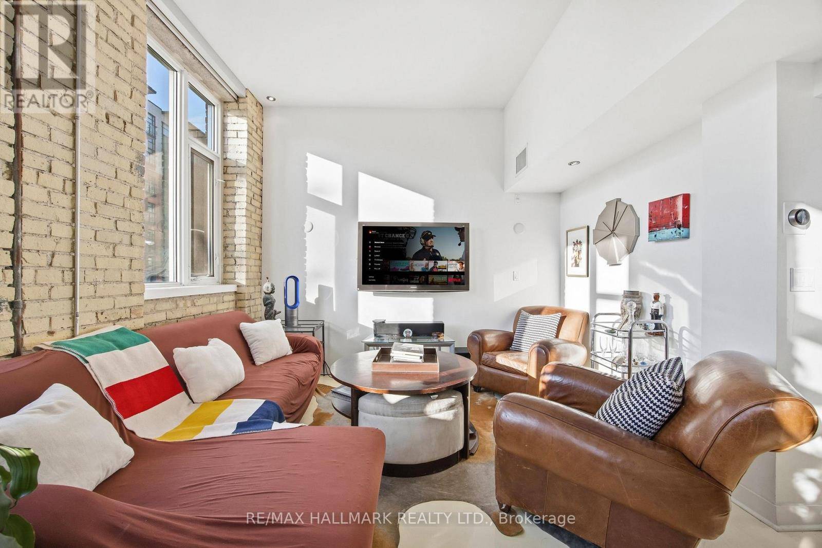 Toronto (south Riverdale), ON M4M2S3,201 Carlaw AVE #231