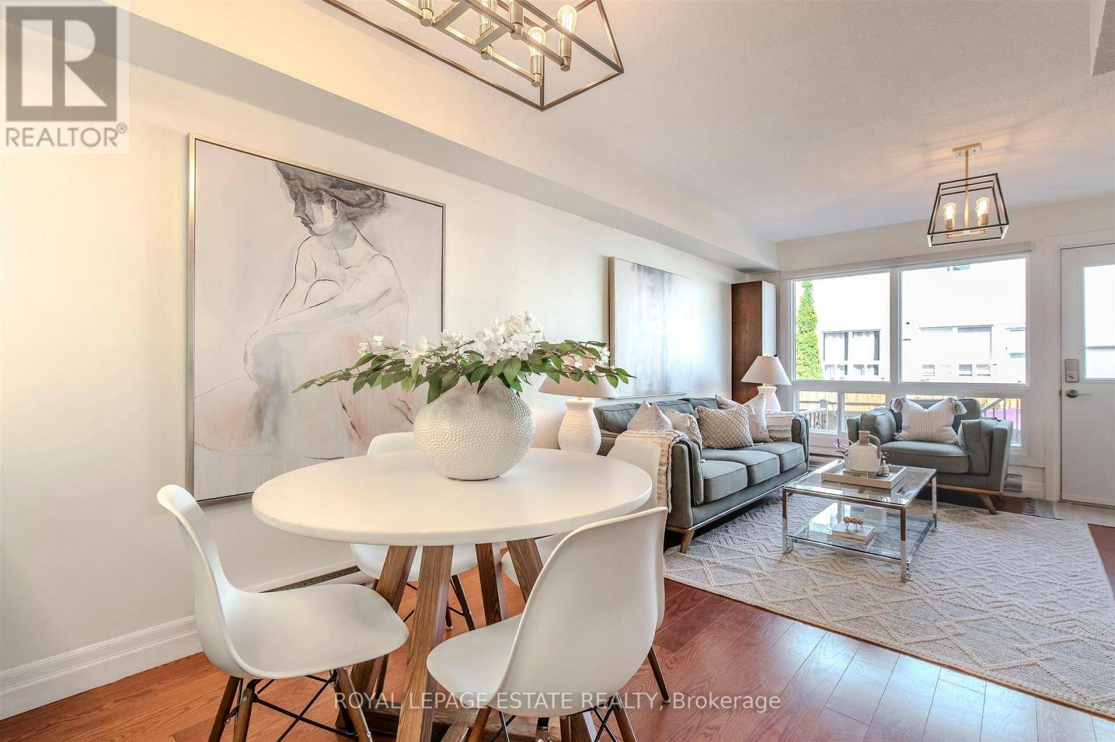 Toronto (south Riverdale), ON M4M3H4,1209 Queen ST East #32