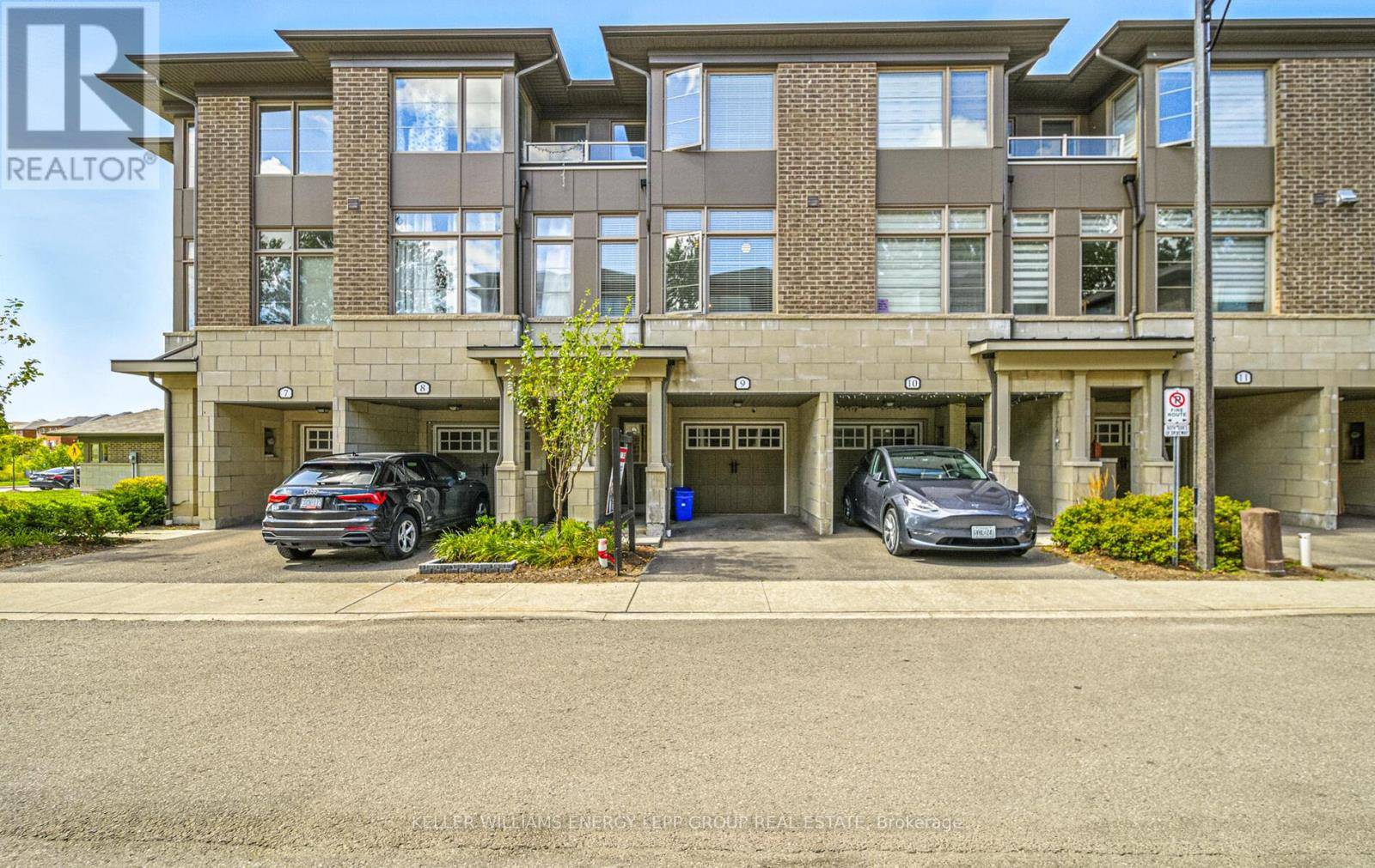 Oshawa (windfields), ON L1L0M5,384 Arctic Red DR #9